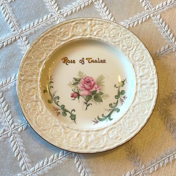 Rose of Tralee Irish Carrigaline Plate - Picture 1 of 3